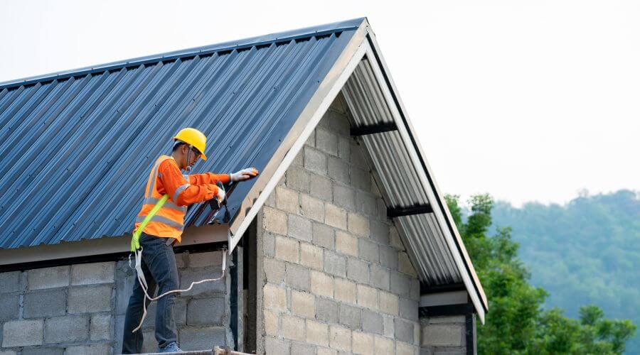 Professional gutter cleaning in Toronto, OH